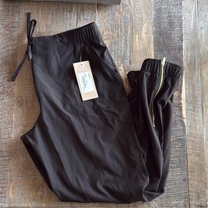 NWT Albion Jetsetter Black Joggers Size Small